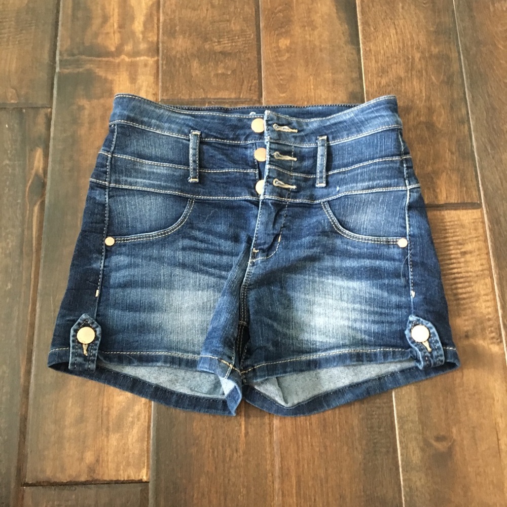 High wasted denim shorts